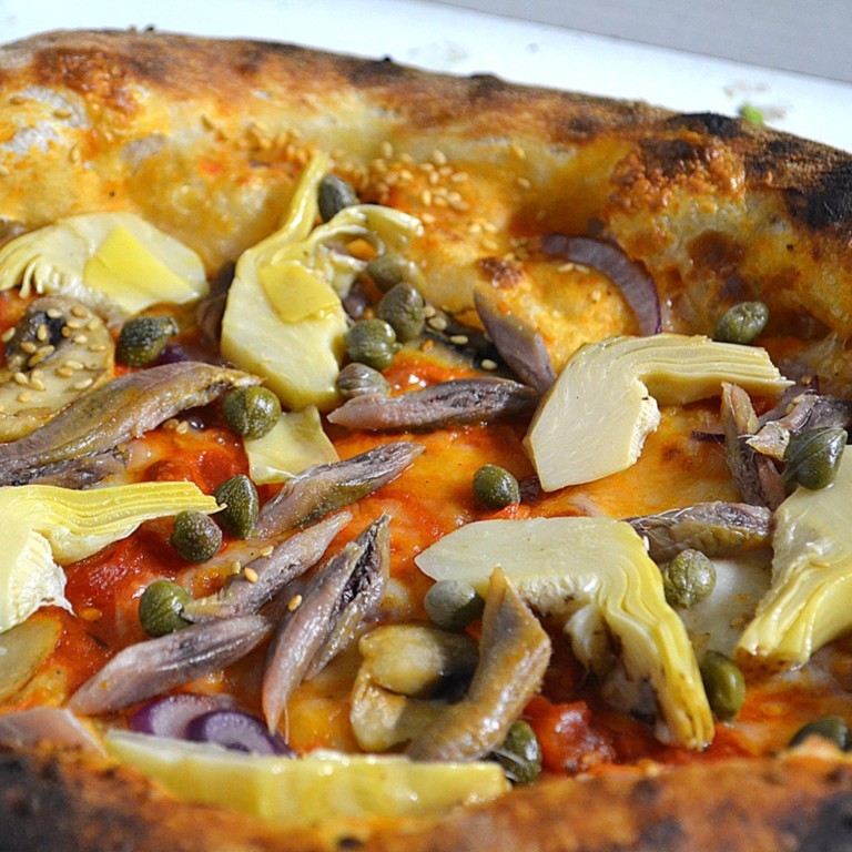 pizza-soleil-noir-lutterbach-pfastatt-richwiller.jpg Pizza Soleil Noir – thon, anchois, olives noires et câpres – livraison Miamza Lutterbach, Pfastatt, Richwiller.