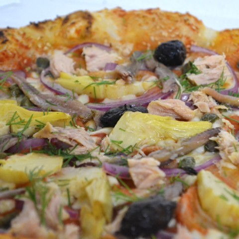 Pizza Soleil Noir – thon, anchois, olives noires et câpres – livraison Miamza Lutterbach, Pfastatt, Richwiller.