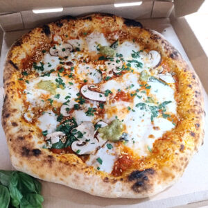 Pizza Margherita Buffala à la mozzarella di bufala, champignons et basilic